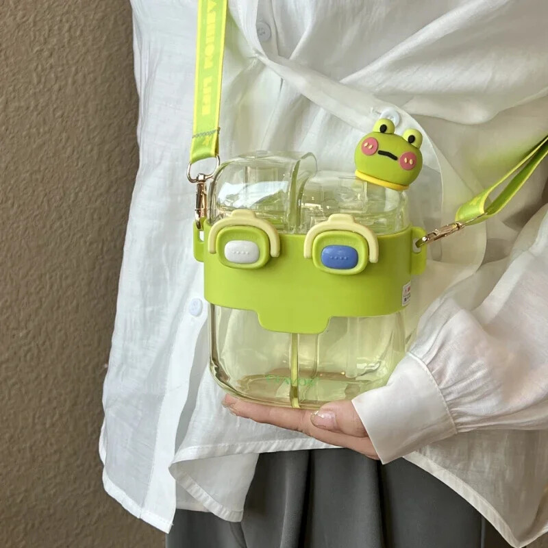 Suure mahutavusega joogipudel, kahe prügikastiga plastikust kõrretass lastele kaasaskantav veepudel koos kauni multifilmiga