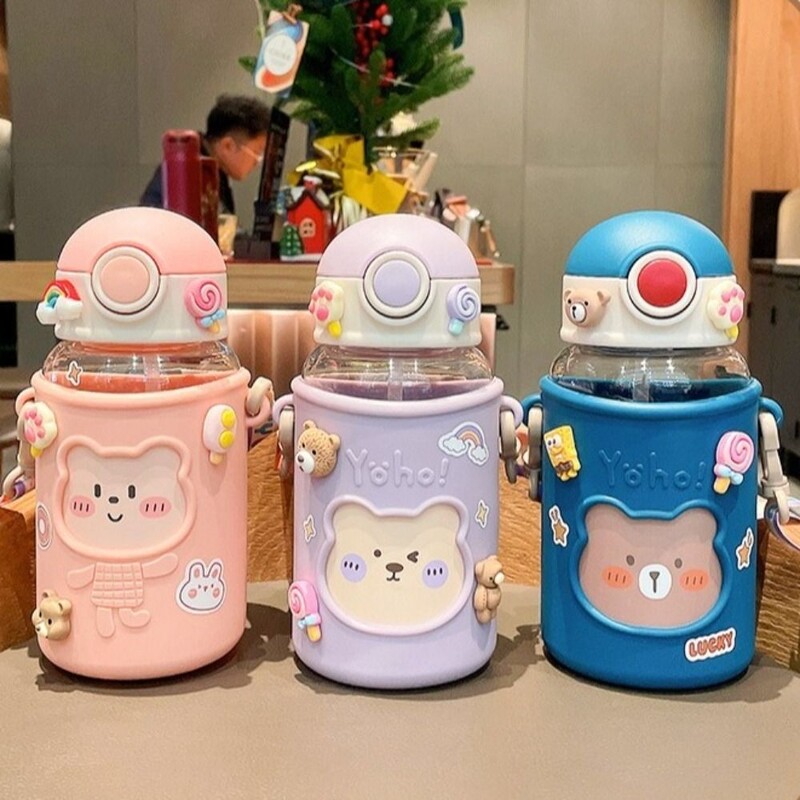 Sticla de apă cu urs de desene animate din plastic 620 ML ceașcă cu paie pentru copii de capacitate mare, ceașcă portabilă cu apă pentru sport, etanșă, școală, băieți, fete