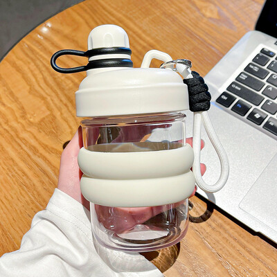 Sticlă de apă din plastic transparent de vară pentru femei, fete, modă simplă, ceașcă portabilă cu apă potabilă directă, cu manșon din silicon