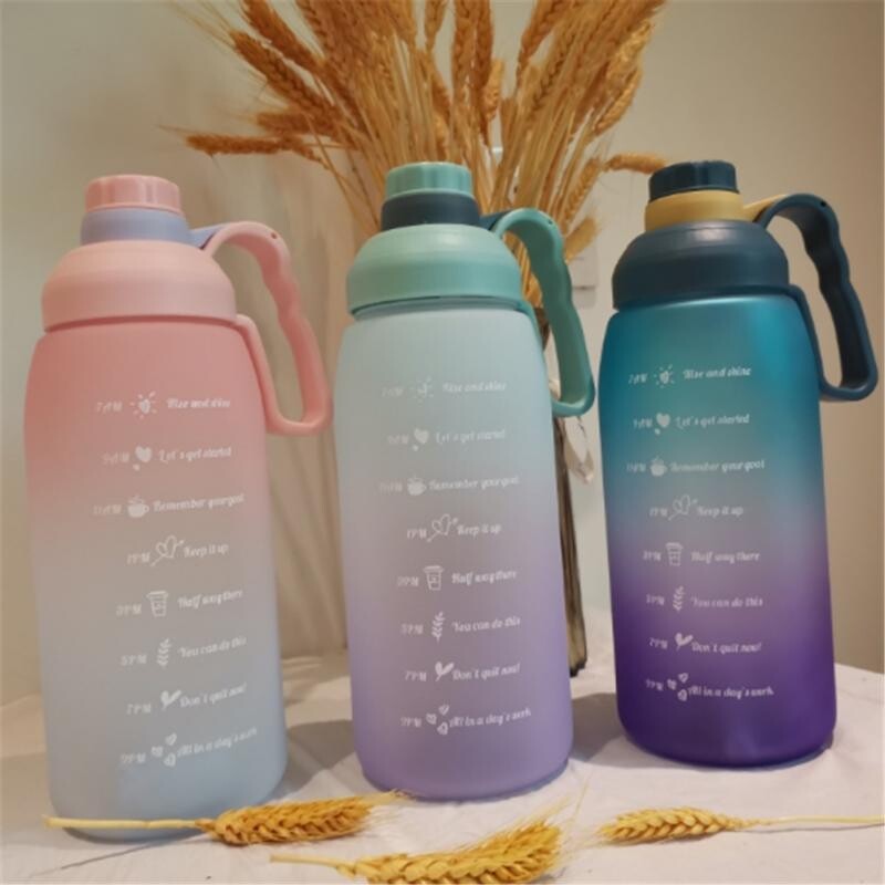 Cană de apă cu paie de mare capacitate portabilă de culoare gradient cu autocolante pentru marcator de timp Sticla de apă pentru copii pentru școală transparentă