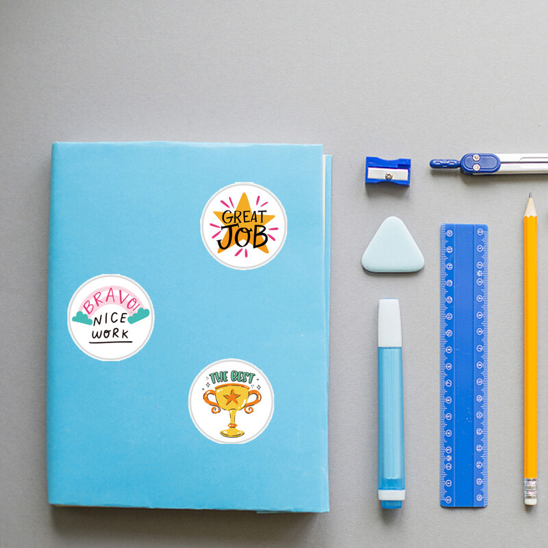 500 tk. Armsate auhinnakleebiste rull koos Wordi motiveerivate kleebistega kooliõpetajatele, õpilastele mõeldud kirjatarvete kleebised, 1 tolli