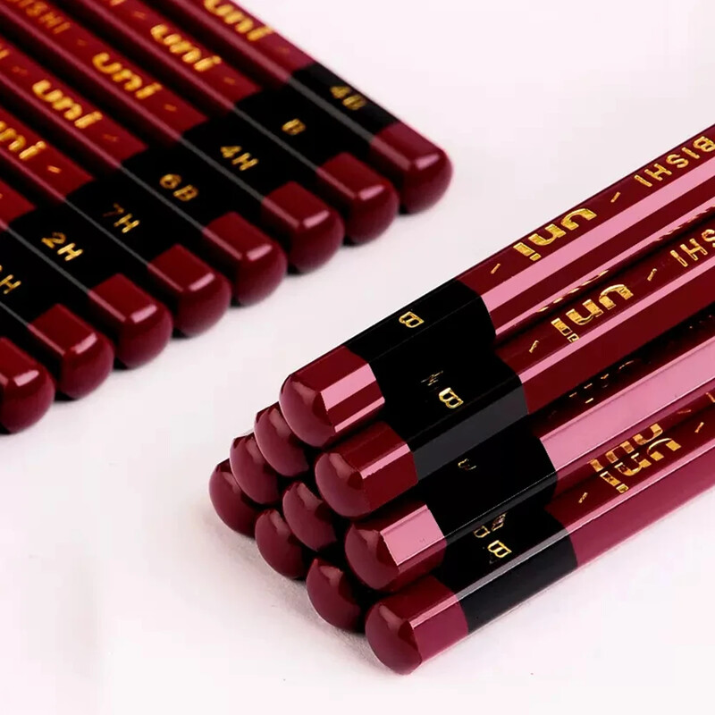 Japanska UNI drvena olovka 1887 od 3 komada prikladna je za pisanje skica i crtanje učenika. Profesionalni likovni pribor Školski pribor