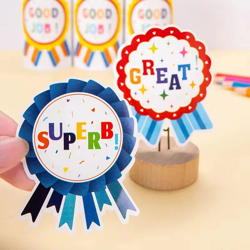 100 τμχ Αυτοκόλλητα επιβράβευσης μεταλλίων Μικρό κόκκινο λουλούδι Αυτοκόλλητα επαίνου για παιδιά Αυτοκόλλητα ενθάρρυνσης νηπιαγωγείου Δημοτικού