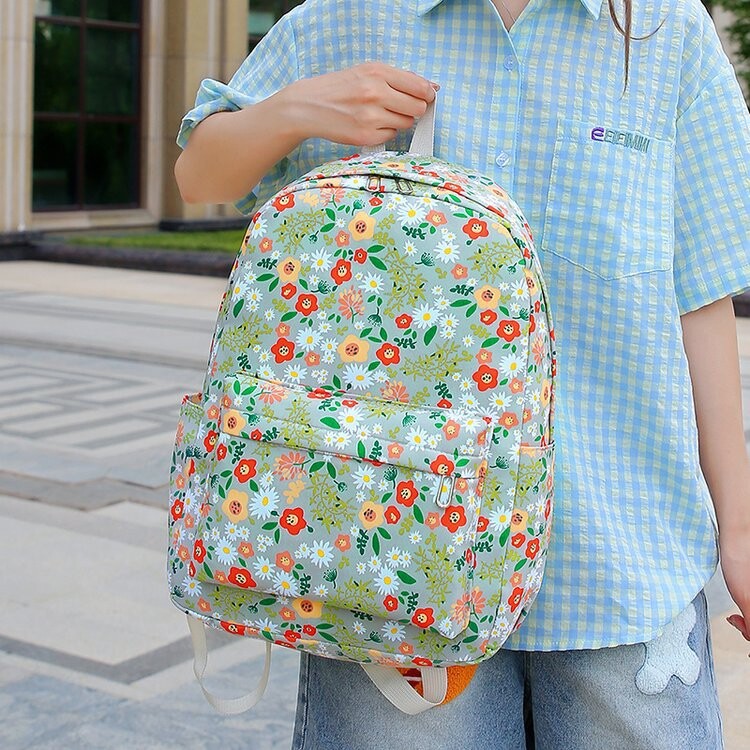 Гимназиална раница за момичета с цветя