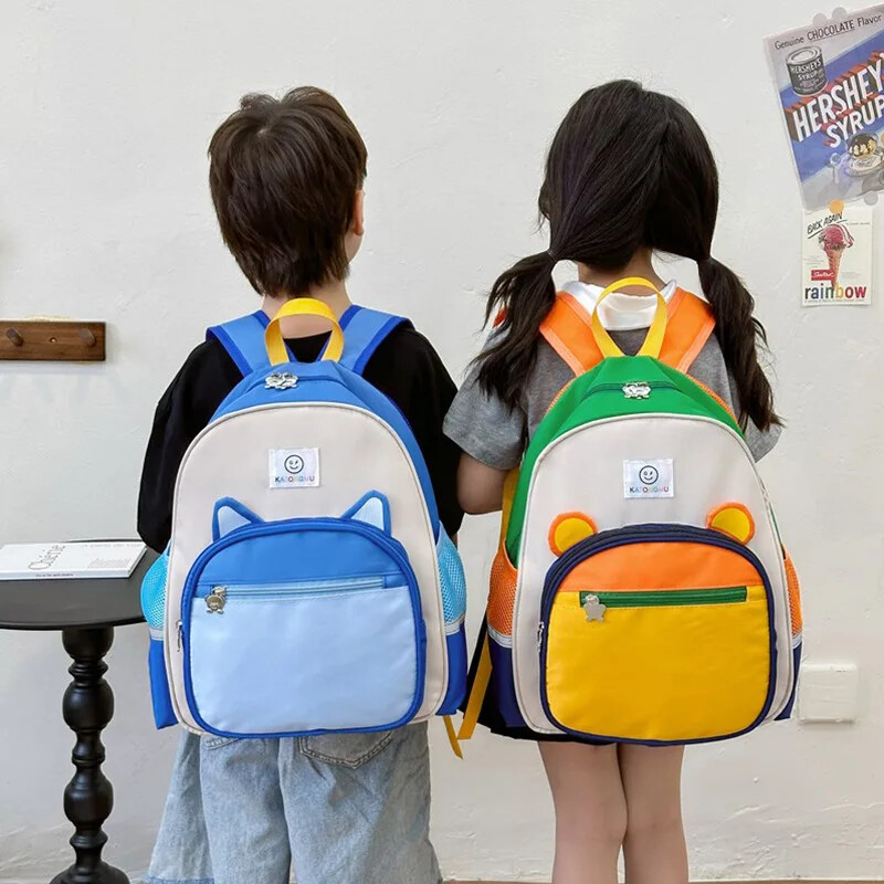 Lasteaia algklassiõpilase koolikott armas multikas armas karupoisi ja tüdruku seljakott