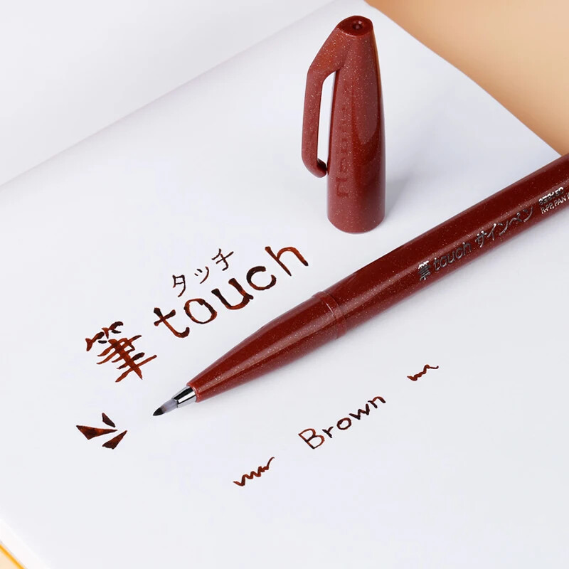 1 tk Jaapani Penteli puutetundliku pintsliga märgipliiats, painduva otsaga värviline pehme ots Saadaval SES15C värvilise joonistamise kunstitarbed kirjatarbed