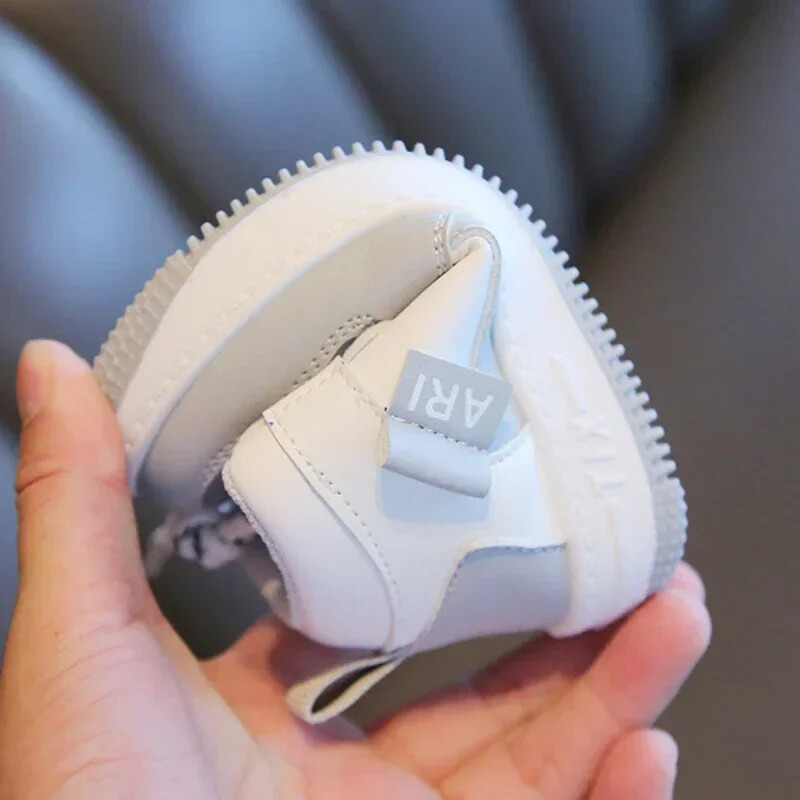 Laste spordijalatsid poistele vabaaja tossud kevad-sügis uued kõrged libisemiskindlad tüdrukute lauajalatsid Laste pehme tallaga beebijalatsid