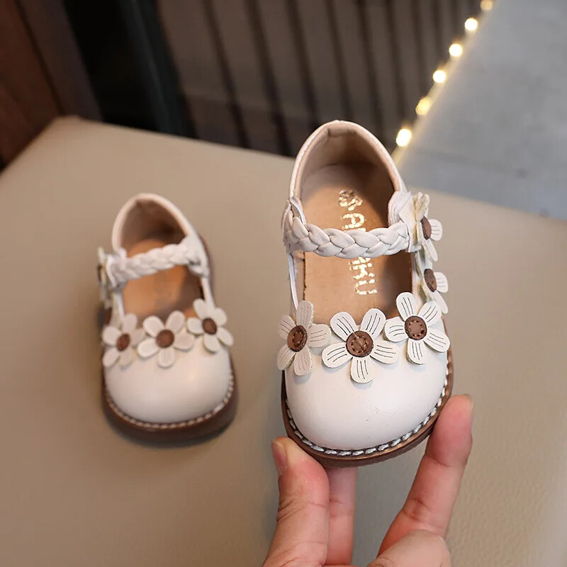 Meiteņu jaukās princeses kurpes Bērnu eleganti modes ādas apavi ar ziediem 2024. gada jauni bērnu apavi ar mīksto zoli, plakani apavi ballītēm kāzām