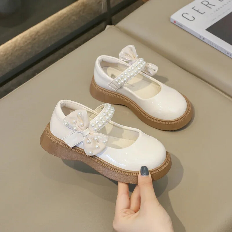 Tüdrukute nahast kingad läikivad pärlid 2024, uued pehmed ümara varbaga, lihtsad, libisemiskindlad lastemood, mitmekülgsed pehmed printsessikingad.