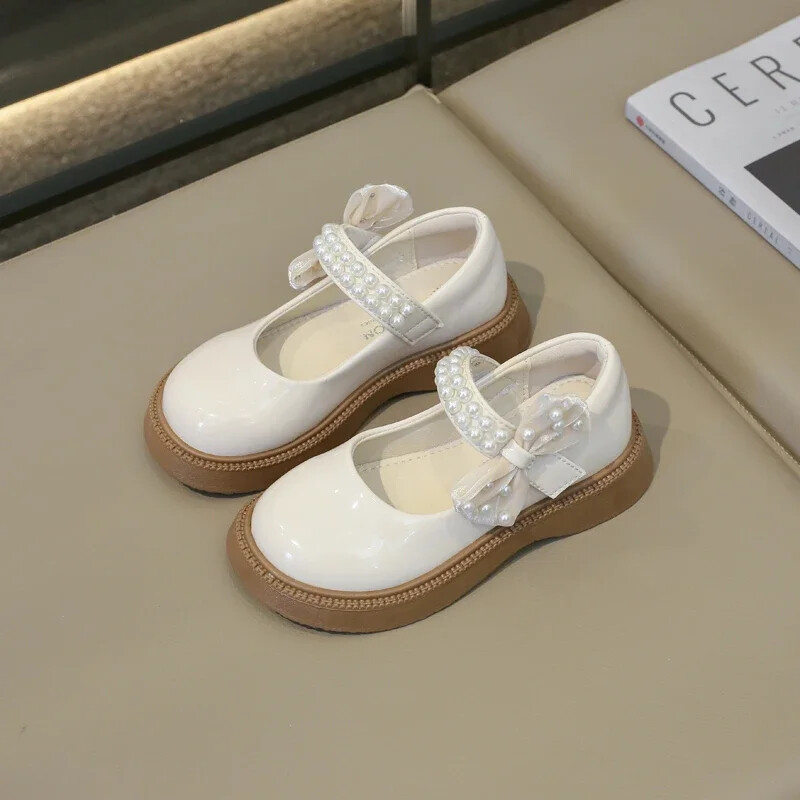 Tüdrukute nahast kingad läikivad pärlid 2024, uued pehmed ümara varbaga, lihtsad, libisemiskindlad lastemood, mitmekülgsed pehmed printsessikingad.