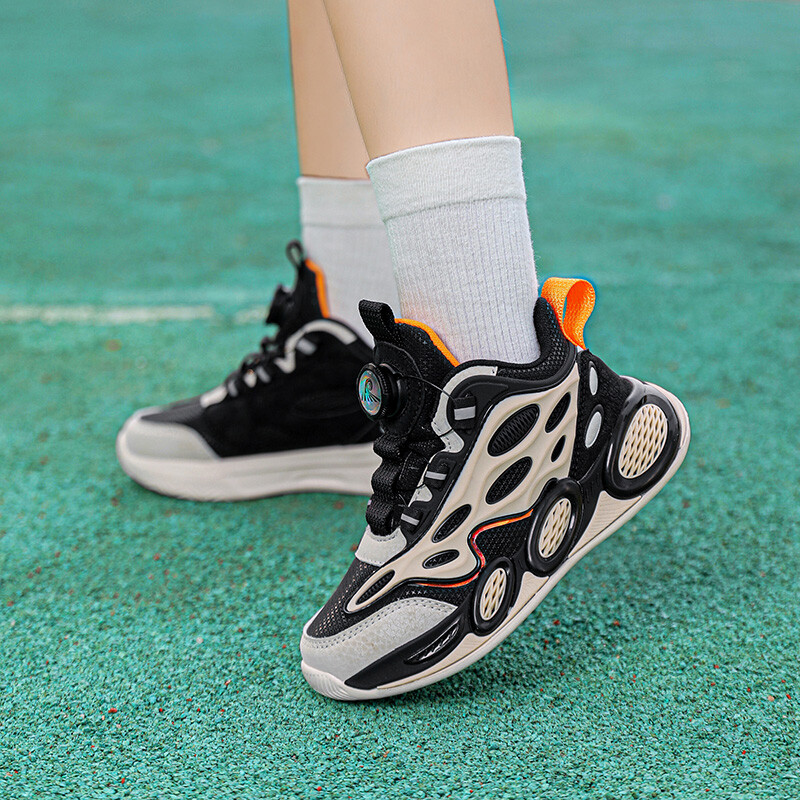 Rotējamās čības zēniem — triecienu absorbējoši, neslīdoši, elpojoši un stilīgi apavi skriešanai, basketbolam un citiem