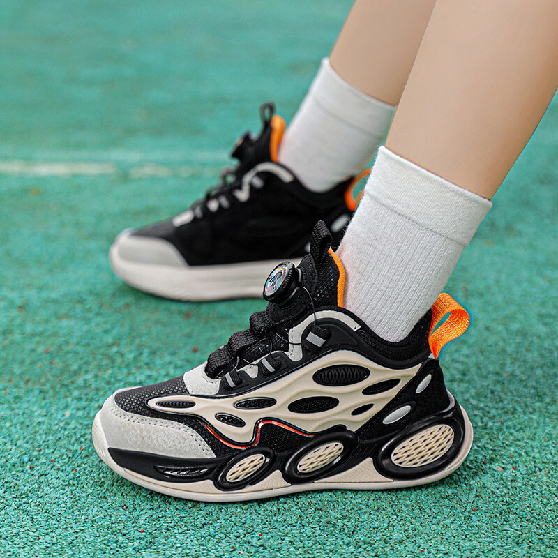 Rotējamās čības zēniem — triecienu absorbējoši, neslīdoši, elpojoši un stilīgi apavi skriešanai, basketbolam un citiem