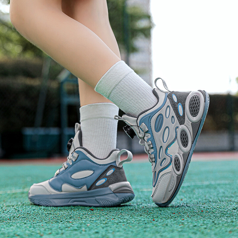 Rotējamās čības zēniem — triecienu absorbējoši, neslīdoši, elpojoši un stilīgi apavi skriešanai, basketbolam un citiem