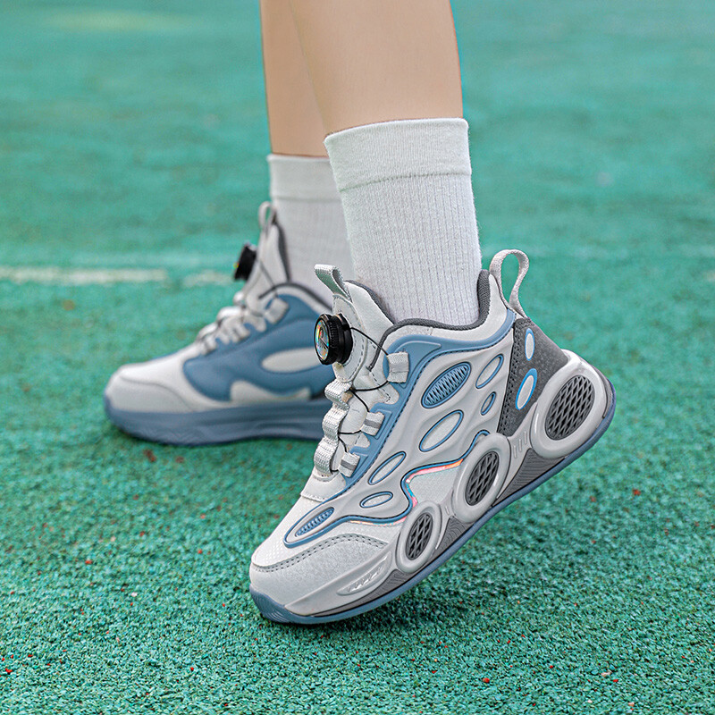 Rotējamās čības zēniem — triecienu absorbējoši, neslīdoši, elpojoši un stilīgi apavi skriešanai, basketbolam un citiem