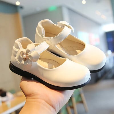 Meiteņu melnas ādas kurpes Princeses ballīte Kāzu ziedi ar pērlēm Sweet Girl Fashion Mocasin Bērniem Dzīvokļi Daudzpusīgi Mary Janes