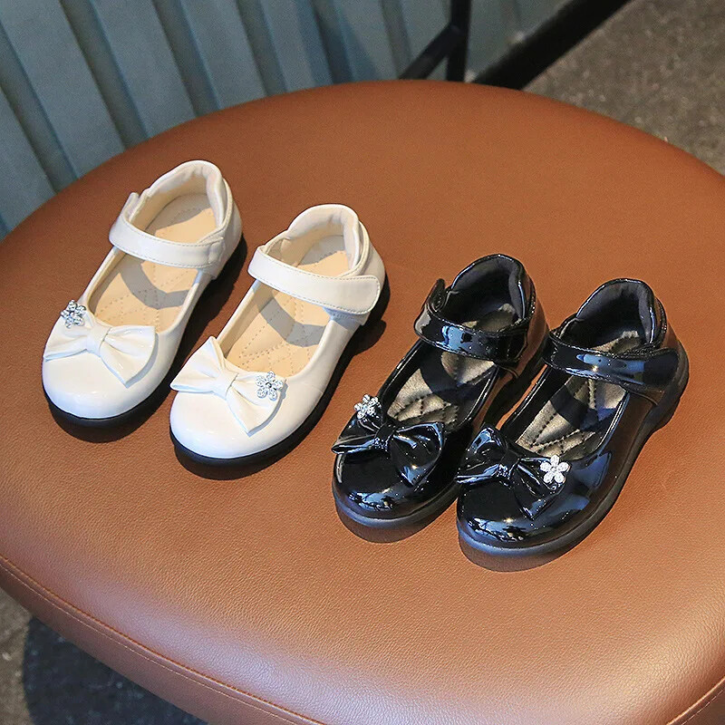 Lastele läikivad nahast kingad Lihtsad madalad jalatsid Must vibu kristalllillega Mokasiinist jalatsid vabaaja tüdrukutele