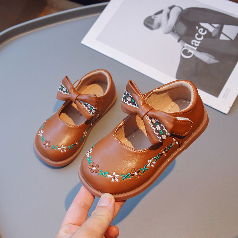 Μικρά κοριτσίστικα δερμάτινα παπούτσια για πάρτι γάμου Χαριτωμένα παιδικά κεντημένα λουλούδια Παιδικά παπούτσια μόδας πριγκίπισσας με φιόγκο
