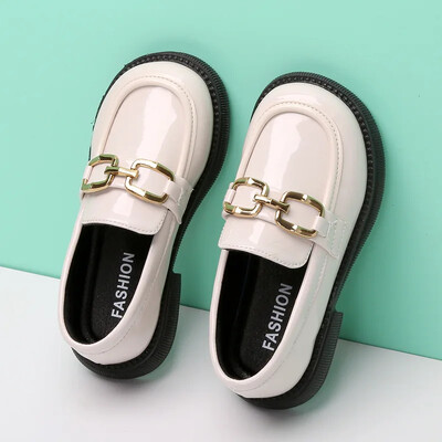 Кожени обувки за момичета 2024 Пролет Нова детска мода британски стил Ежедневни класически мокасини с катарама Черни лъскави дишащи приплъзващи се обувки