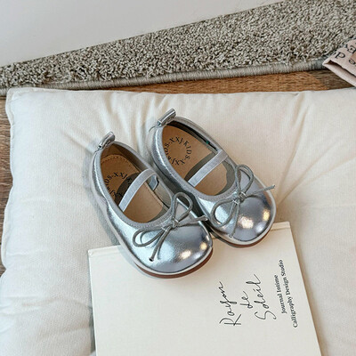 Väikesed laste nahast kingad tüdrukutele 2024. aasta kevade ja sügise Korea tüdrukute pehme tallaga vibu libisemisvastased mood printsessi üksikud kingad