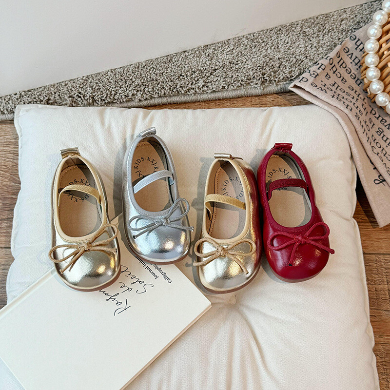 Väikesed laste nahast kingad tüdrukutele 2024. aasta kevade ja sügise Korea tüdrukute pehme tallaga vibu libisemisvastased mood printsessi üksikud kingad