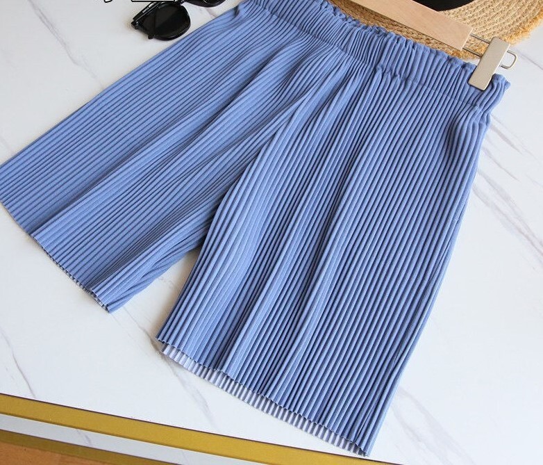 Plisirane kratke hlače Ženske proljeće ljeto 2024. Nove ležerne petokrake hlače visokog struka Široke tanke univerzalne ravne hlače širokih nogavica