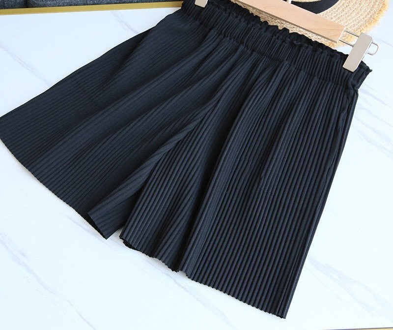 Plisirane kratke hlače Ženske proljeće ljeto 2024. Nove ležerne petokrake hlače visokog struka Široke tanke univerzalne ravne hlače širokih nogavica