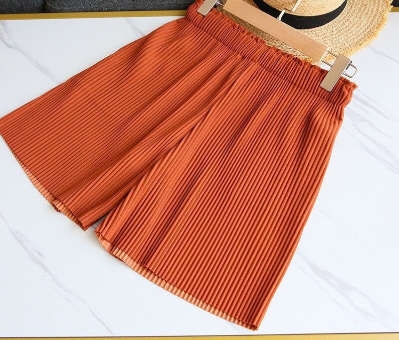Plisirane kratke hlače Ženske proljeće ljeto 2024. Nove ležerne petokrake hlače visokog struka Široke tanke univerzalne ravne hlače širokih nogavica