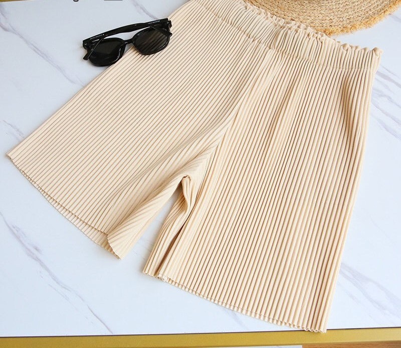 Plisirane kratke hlače Ženske proljeće ljeto 2024. Nove ležerne petokrake hlače visokog struka Široke tanke univerzalne ravne hlače širokih nogavica