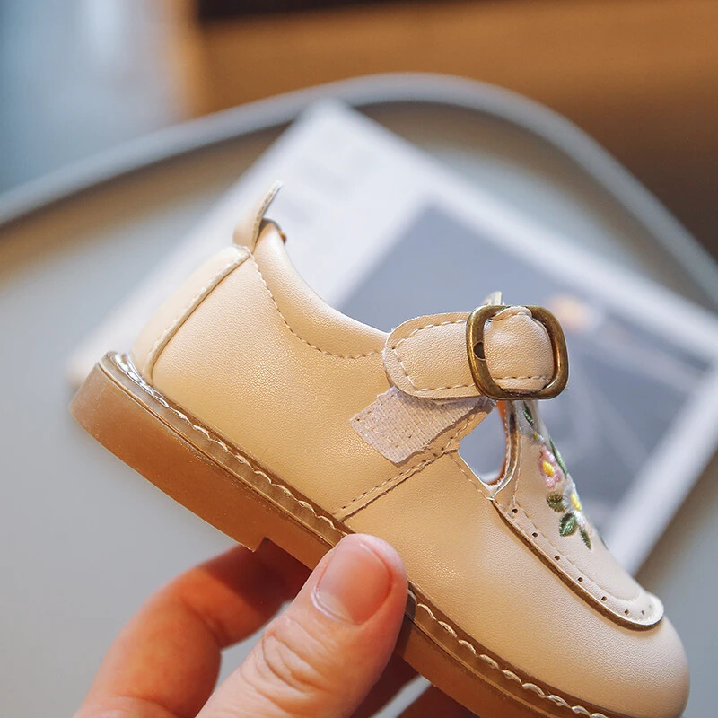 Detské dievčenské jesenné topánky s vyšívanými kvetinovými vzormi Mary James z roku 2024, vintage štýl, pohodlné detské topánky s krytou špičkou