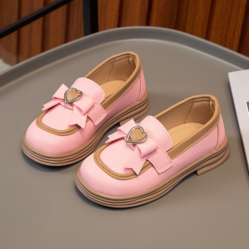 2024 Uued tüdrukute pässid Armas vibu Mood Laste nahast kingad Slip-on Bow Libisemiskindlad laste vabaajajalatsid Drop Shipping Ringi varbaga
