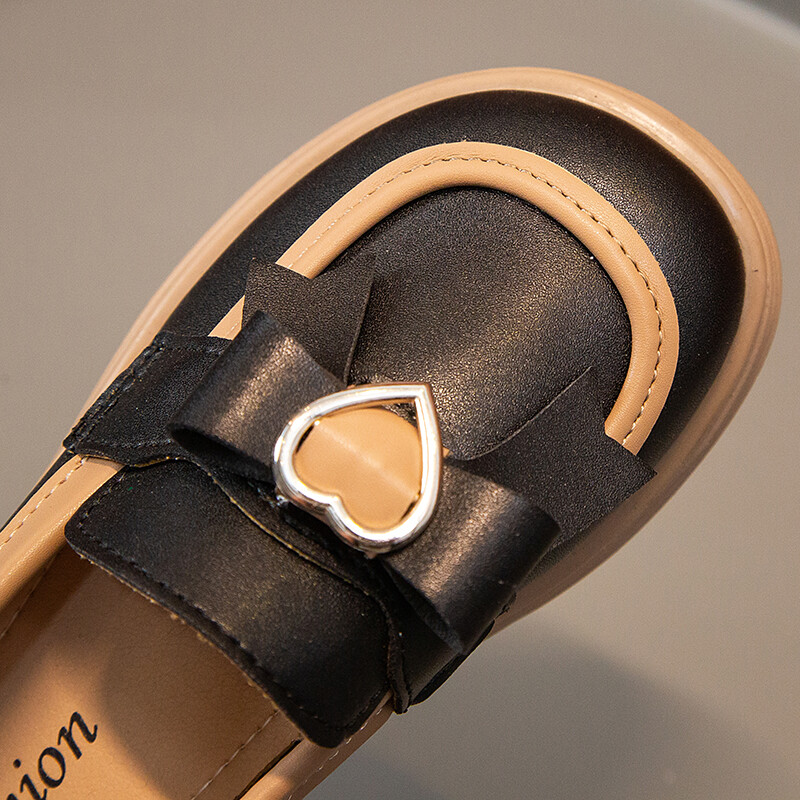 2024 Uued tüdrukute pässid Armas vibu Mood Laste nahast kingad Slip-on Bow Libisemiskindlad laste vabaajajalatsid Drop Shipping Ringi varbaga