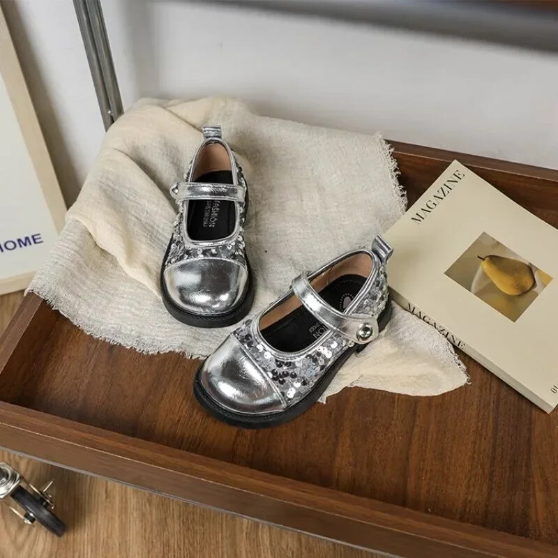 Laste nahast kingad Tüdrukute hõbedased litrid Kingad Kevad Sügis Uued Lapsed Põhjusprintsess Lapitööd Lamedad kingad Mood Mitmekülgne