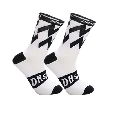 Õuesokid sääre keskpaigani rattasõiduks hingavad ja kulumiskindlad spordisokid