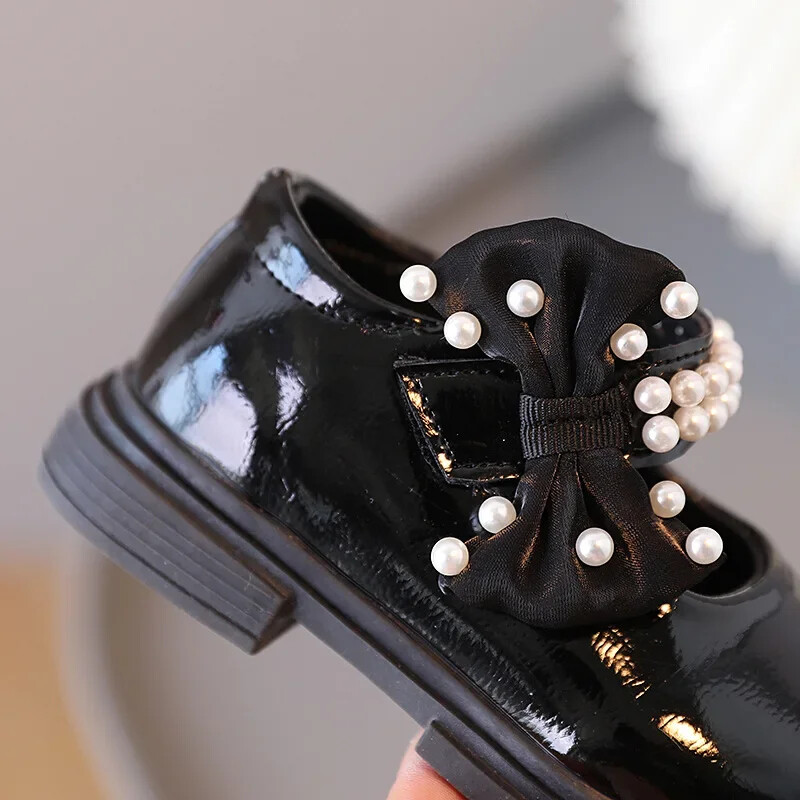 Tüdrukute uus lakk, pehme tald pärl vibu madala suu printsess ühe kingaga laste vaba aja spordi libisemisvastane väike nahk