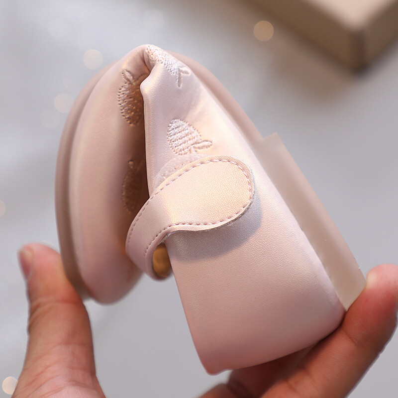 Tüdrukutele Pehmed Mugavad vabaajajalatsid Koolimood Laste väikesed nahast kingad Sügis kevad Uued tantsukingad H410