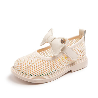 Новородено момиченце с издълбани сандали с обувки за принцеса през пролетта и лятото на 2024 г., меко дъно