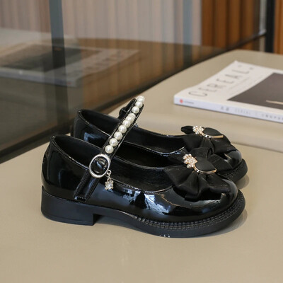 Armsad laste printsessikingad 2024 Elegantne Love Crown Bowknot Laste nahast kingad Mood šikid tüdrukute pärlitega üksikud kingad Mary Janes