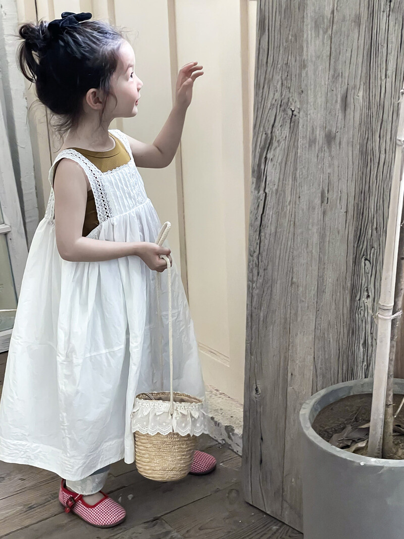 Tüdrukute vabaajakleidid Printsessi suvi Uus Korea 2024 valge pitslillega vest, pikad õõnsad lasteriided