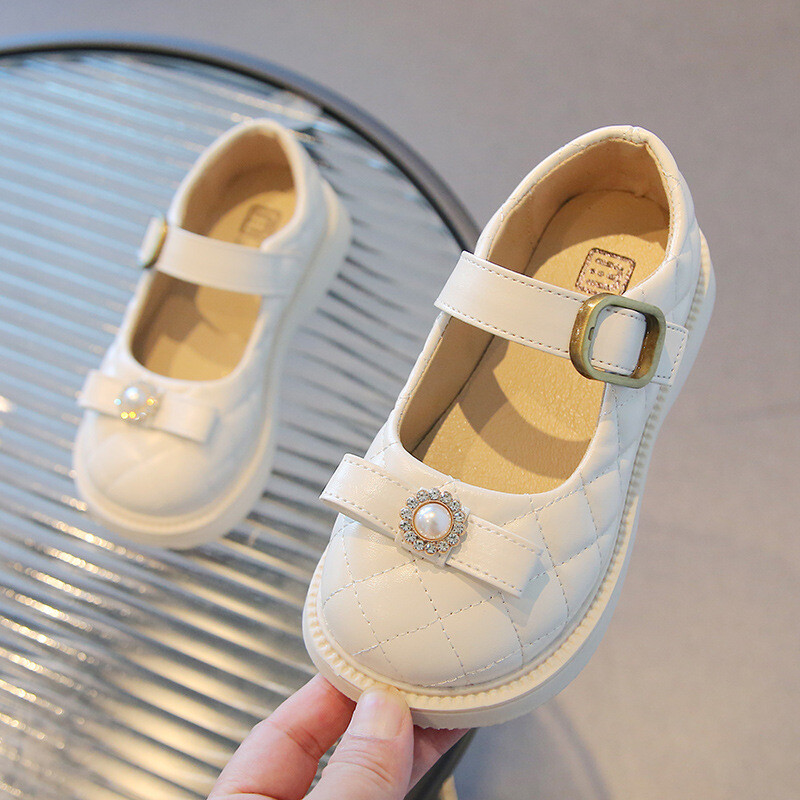 2023. aasta kevad, uue korea stiilis laste nahast kingad tüdrukutele Sweet Bow Princess Pearl Hook & Loop Loafers vabaaja lihtsad lamedad
