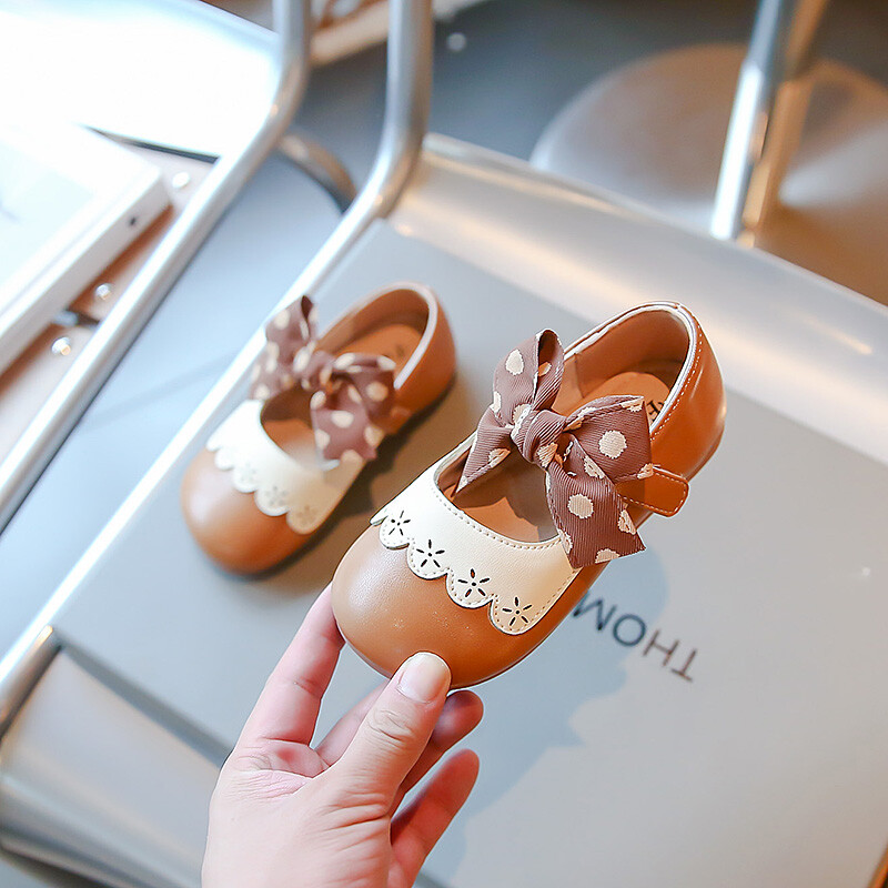 Uued laste vabaajajalatsid, pits, täpptrükk, vibu konks ja silmus, lastemood, elegantsed tüdrukute nahast kingad, pehmed 2023. aasta PU