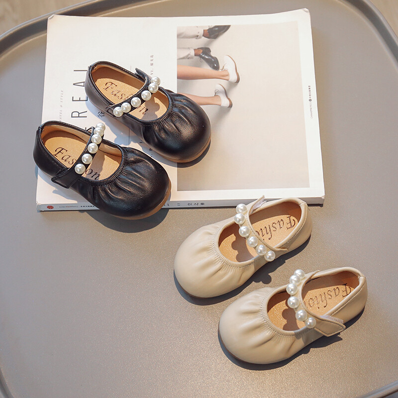 Tüdrukute nahast kingad peole pulmadeks Lastele Retroprintsessi kingad pärlitega Lastele Plisseeritud vabaajajalatsid Pehme tald