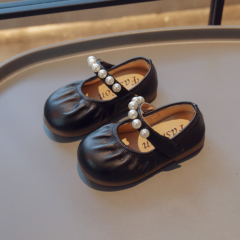 Tüdrukute nahast kingad peole pulmadeks Lastele Retroprintsessi kingad pärlitega Lastele Plisseeritud vabaajajalatsid Pehme tald