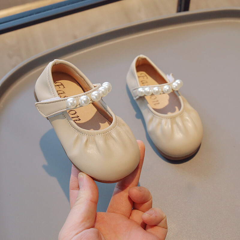 Tüdrukute nahast kingad peole pulmadeks Lastele Retroprintsessi kingad pärlitega Lastele Plisseeritud vabaajajalatsid Pehme tald