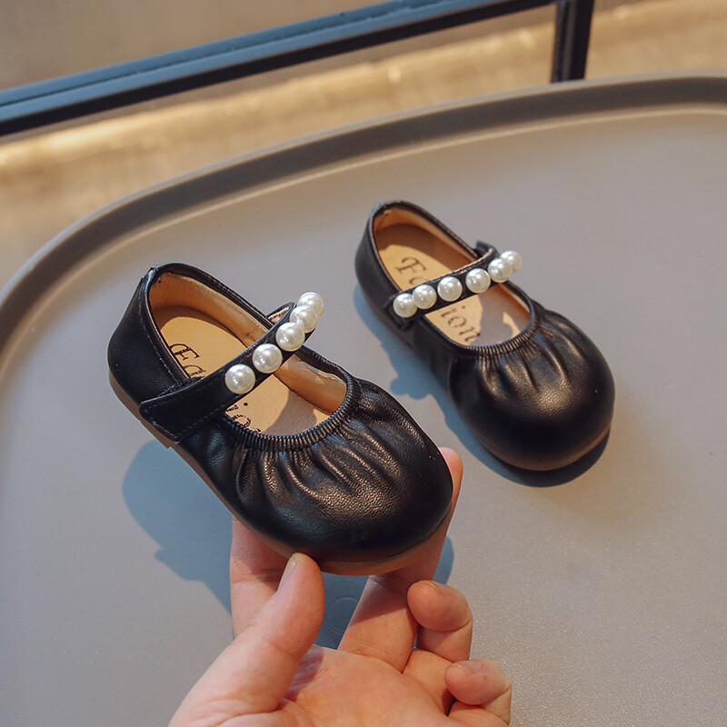 Tüdrukute nahast kingad peole pulmadeks Lastele Retroprintsessi kingad pärlitega Lastele Plisseeritud vabaajajalatsid Pehme tald