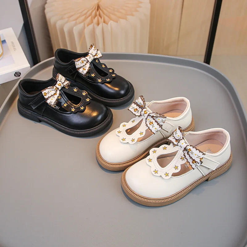 Magusad laste nahast kingad 2024, uued tüdrukute moeaegsed pehme tallaga printsessikingad tikitud kaarjalatsiga lastekorteritega peopulmadeks