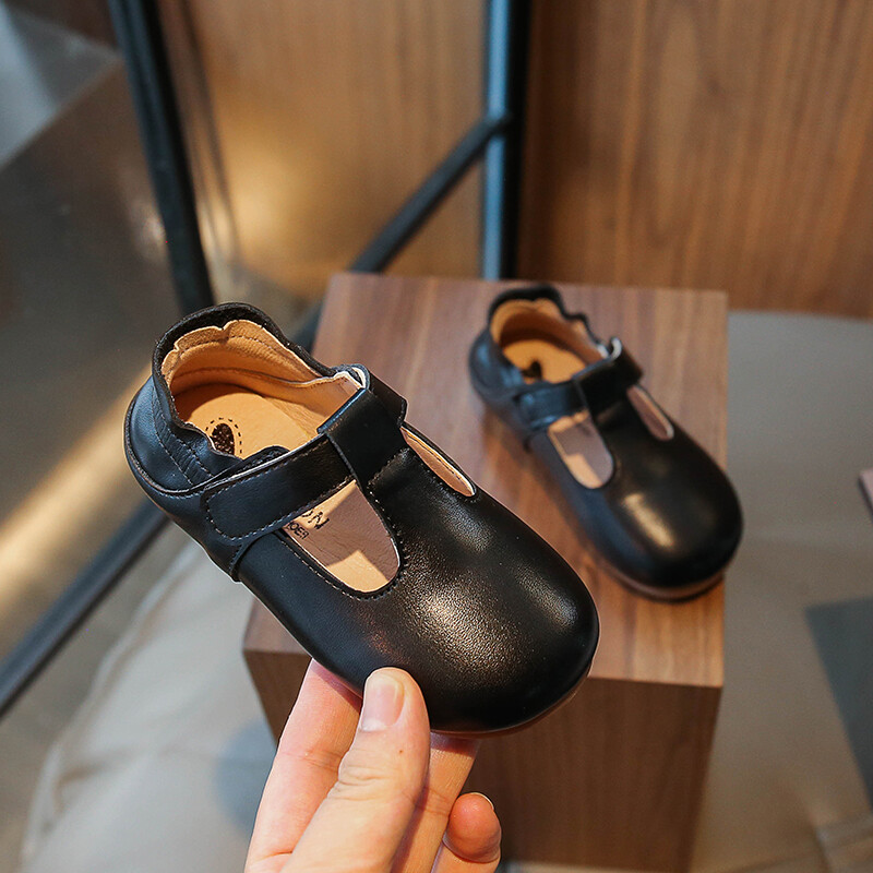 2023. aasta uued pehmed konksu ja silmuse T-rihmaga tüdrukute vabaajajalatsid Drop Shipping Boys nahast kingad platvorm libisemiskindlad laste tüdrukud mokasiinist kingad