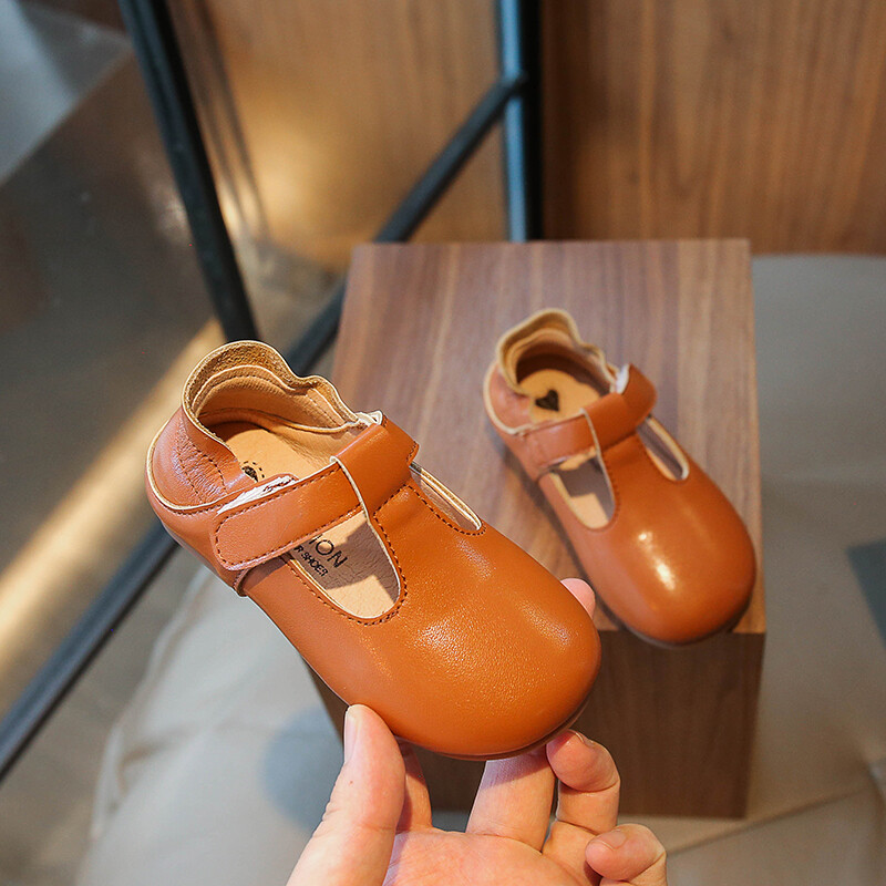 2023. aasta uued pehmed konksu ja silmuse T-rihmaga tüdrukute vabaajajalatsid Drop Shipping Boys nahast kingad platvorm libisemiskindlad laste tüdrukud mokasiinist kingad