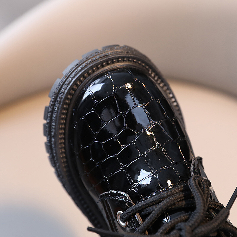 Laste poolsaapad 2024. aasta sügisene poiste lakknahast kingad Briti stiilis tüdrukute kingad Moodsed väikelaste libisemiskindlad lumesaapad