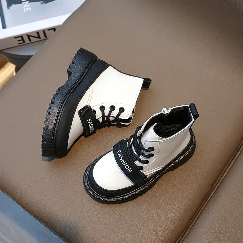 2024 Poiste lühikesed saapad Mitmekülgsed pehmed armsad lahedad tüdrukute saapad Drop Shipping libisemiskindlad laste moed vabaaja saapad