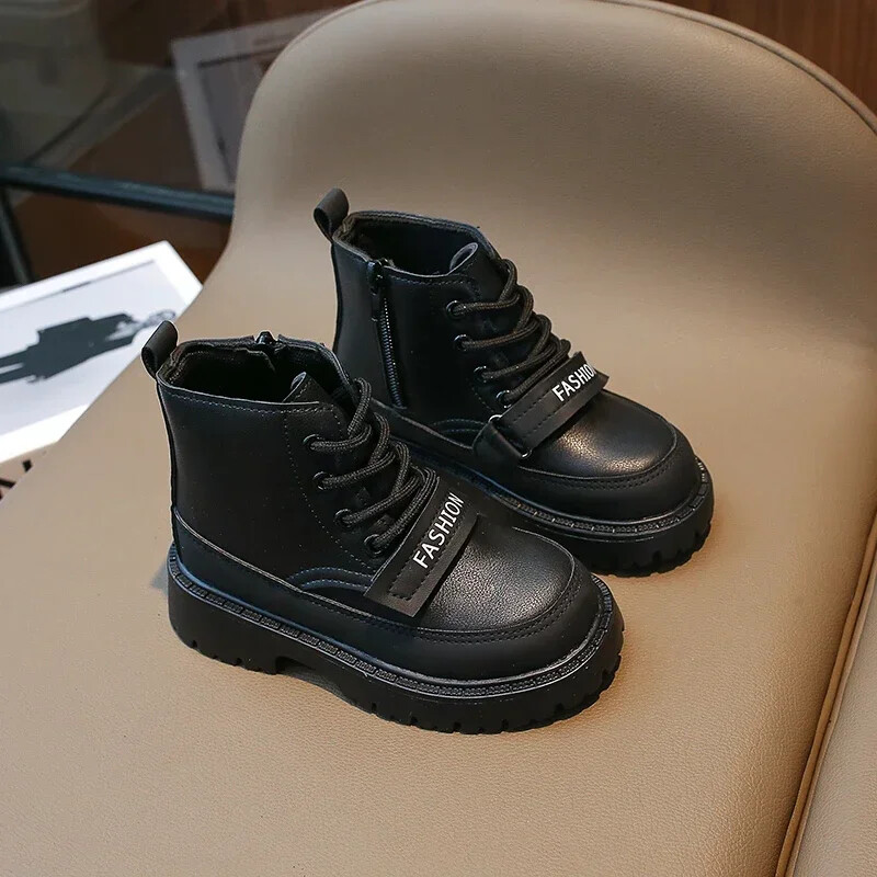 2024 Poiste lühikesed saapad Mitmekülgsed pehmed armsad lahedad tüdrukute saapad Drop Shipping libisemiskindlad laste moed vabaaja saapad